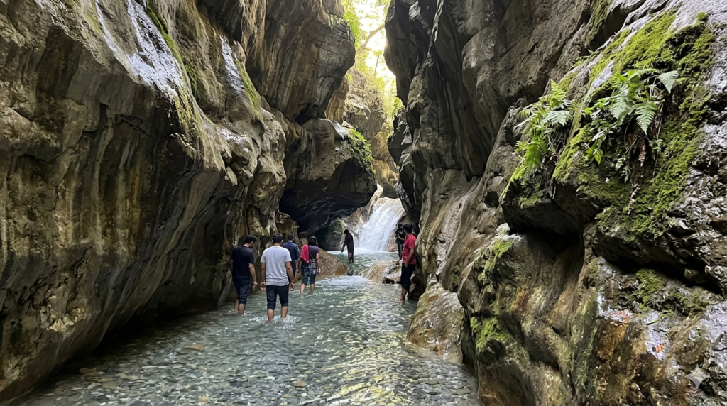 . Robber’s Cave (Guchhupani)
